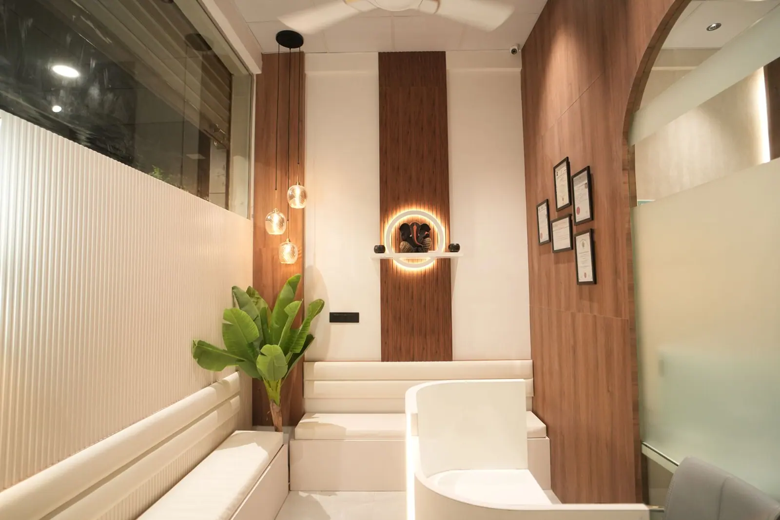 Dr. Subodh Solanke Clinic by Aartrium Design Studio